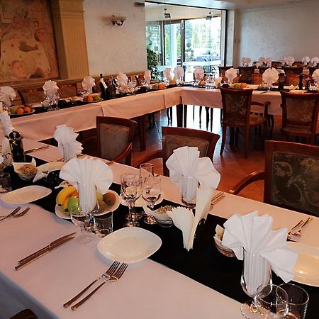Terra Europe Brontes Hotel 타르고비쉬테 외부 사진