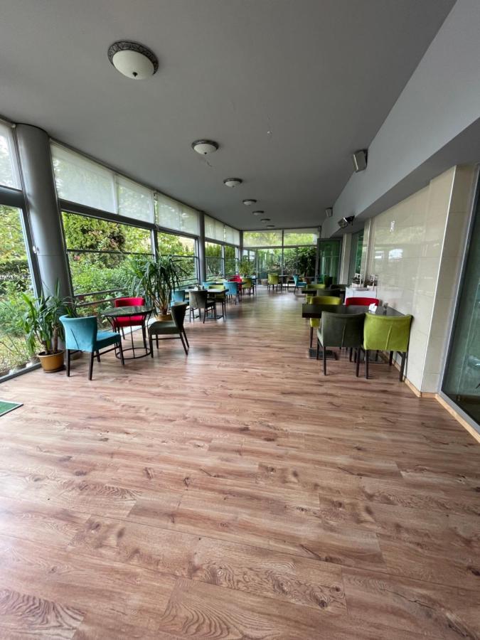 Terra Europe Brontes Hotel 타르고비쉬테 외부 사진
