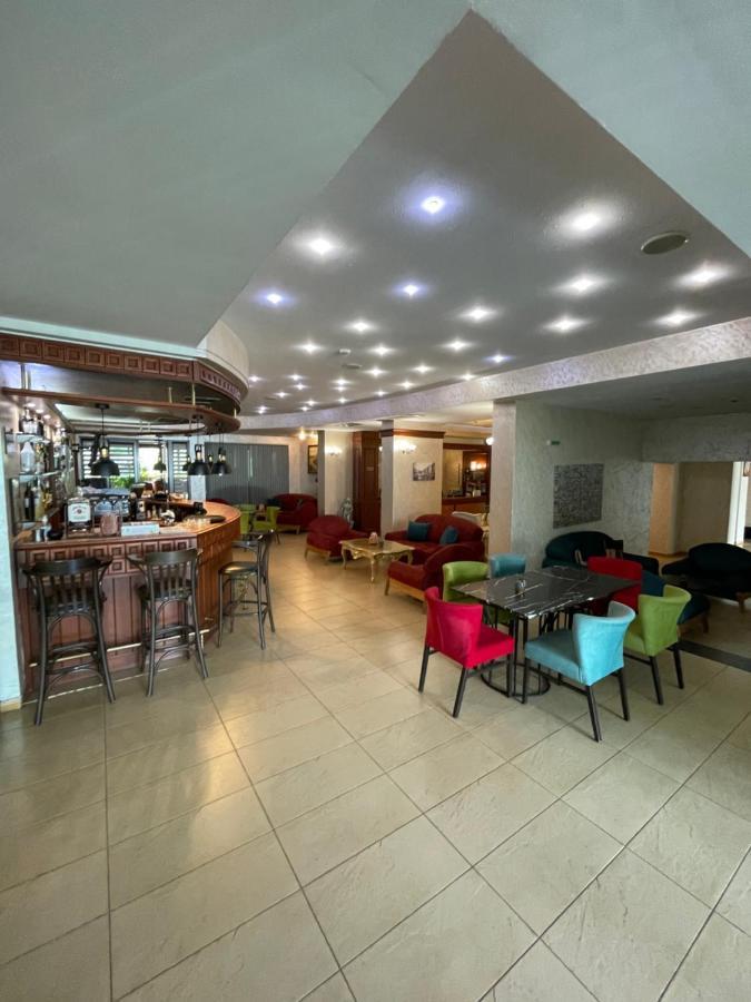 Terra Europe Brontes Hotel 타르고비쉬테 외부 사진