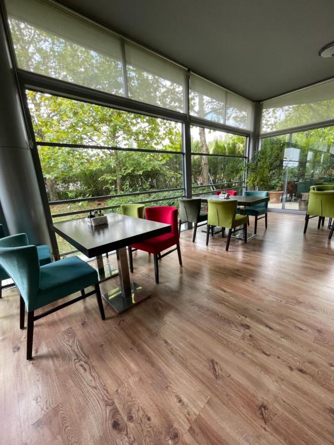 Terra Europe Brontes Hotel 타르고비쉬테 외부 사진