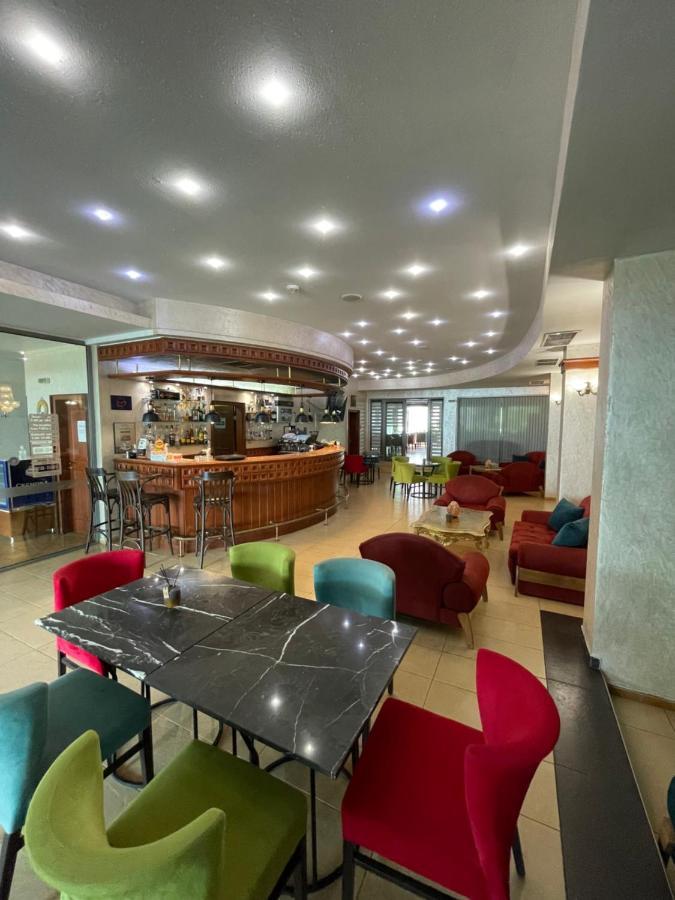 Terra Europe Brontes Hotel 타르고비쉬테 외부 사진