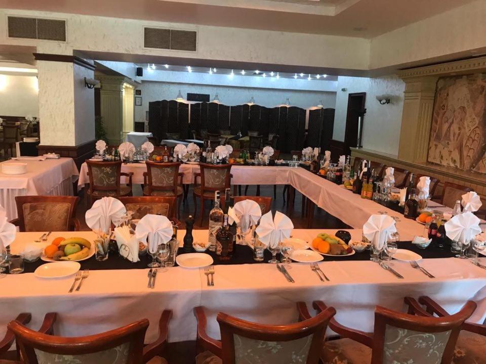 Terra Europe Brontes Hotel 타르고비쉬테 외부 사진