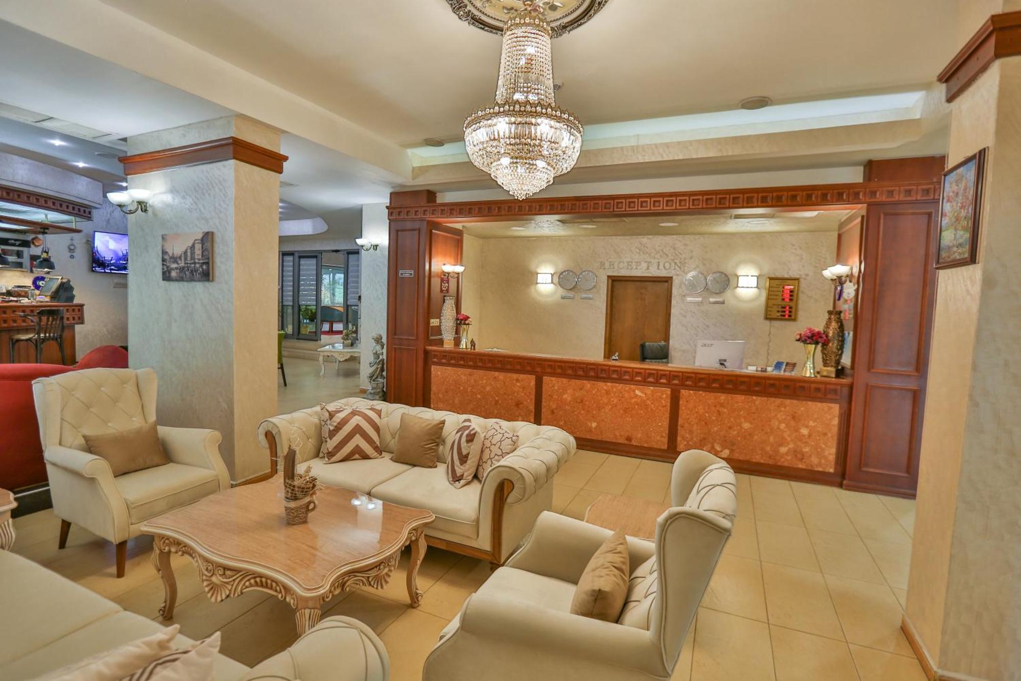 Terra Europe Brontes Hotel 타르고비쉬테 외부 사진