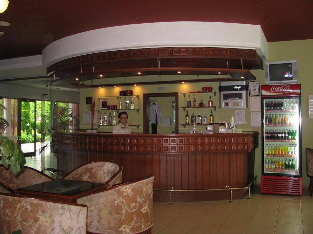 Terra Europe Brontes Hotel 타르고비쉬테 외부 사진