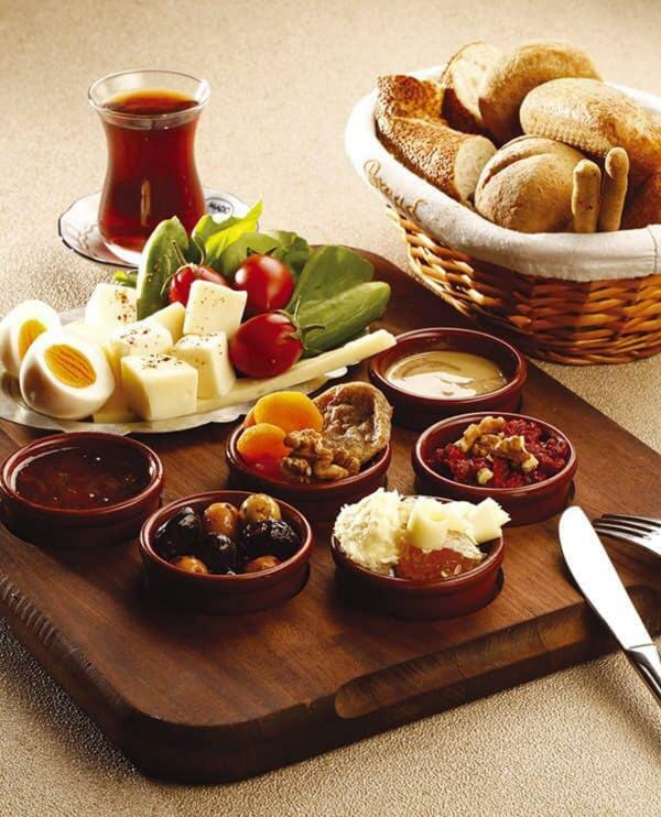 Terra Europe Brontes Hotel 타르고비쉬테 외부 사진