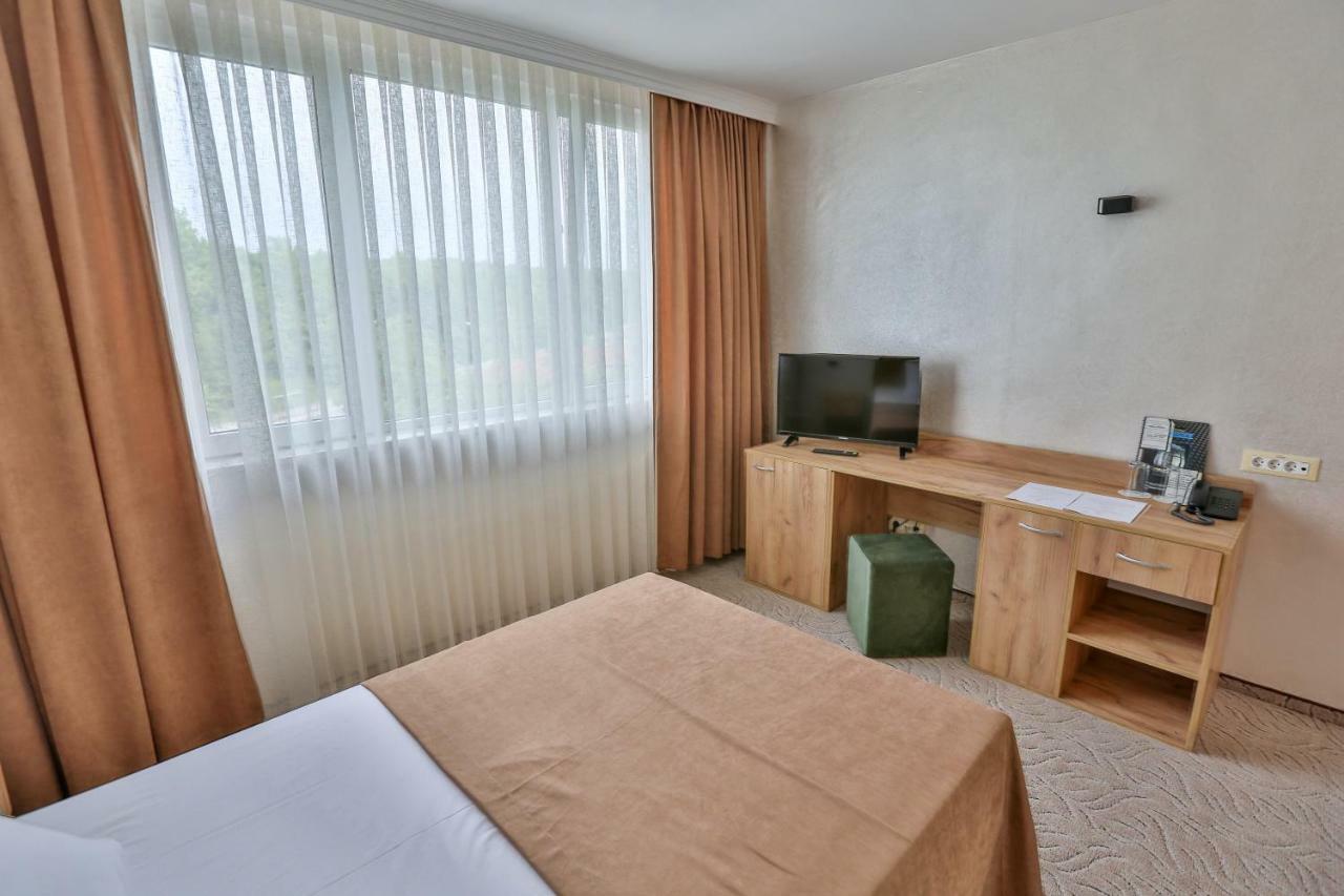 Terra Europe Brontes Hotel 타르고비쉬테 외부 사진