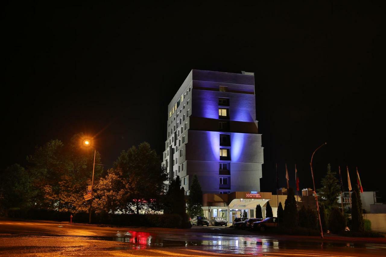 Terra Europe Brontes Hotel 타르고비쉬테 외부 사진