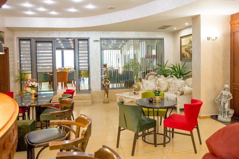 Terra Europe Brontes Hotel 타르고비쉬테 외부 사진
